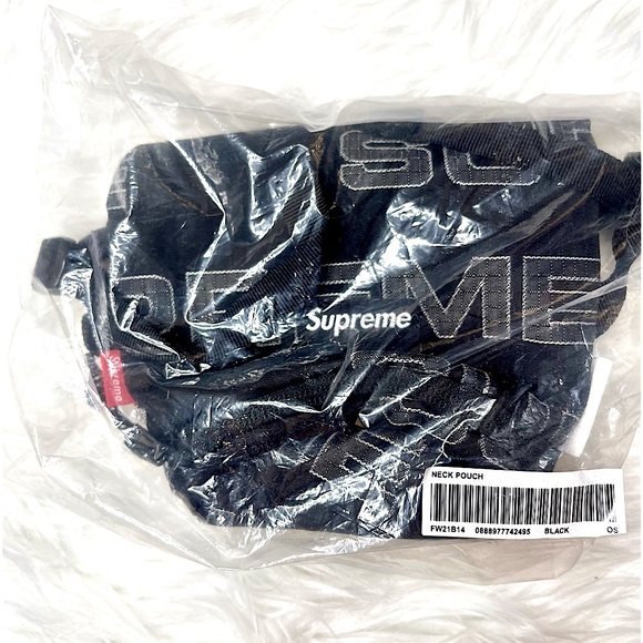 Supreme neck pouch - Picture 9 of 10